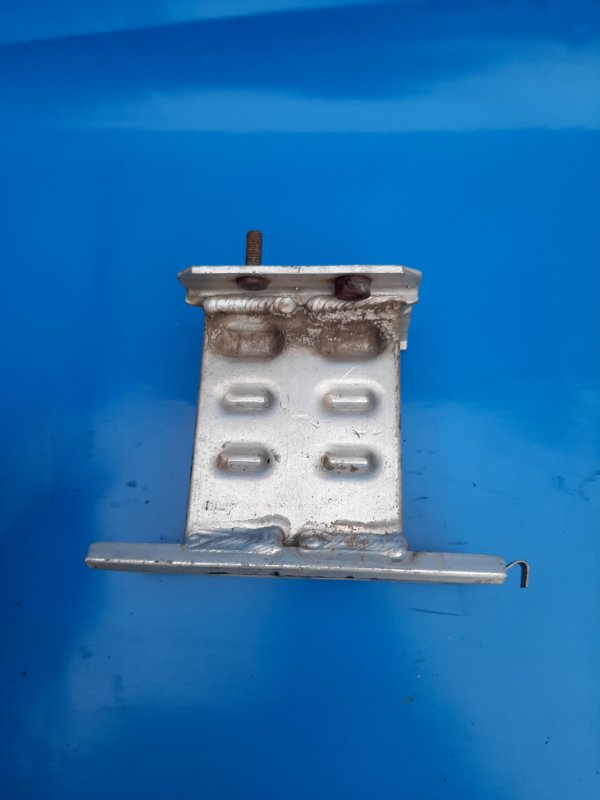 Front bumper reinforcement bracket TOYOTA PRIUS - 30 09-17 Left. Front.