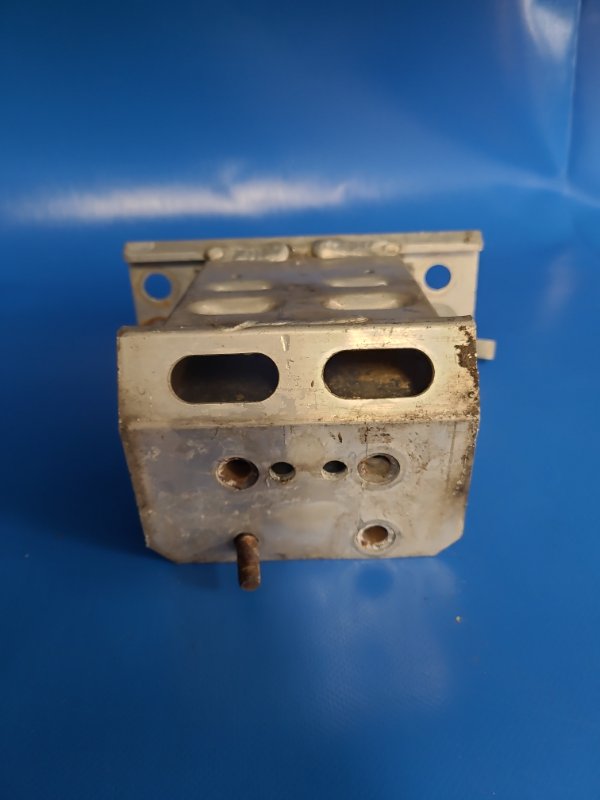 Front bumper reinforcement bracket TOYOTA PRIUS - 30 09-17 Left. Front.