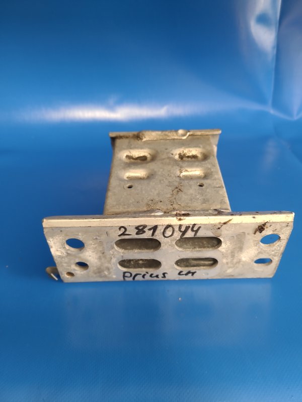 Front bumper reinforcement bracket TOYOTA PRIUS - 30 09-17 Left. Front.