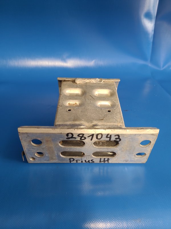 Front bumper reinforcement bracket TOYOTA PRIUS - 30 09-17 Left. Front.