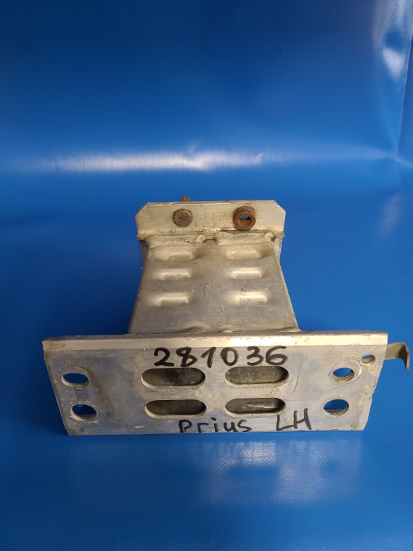 Front bumper reinforcement bracket TOYOTA PRIUS - 30 09-17 Left. Front.
