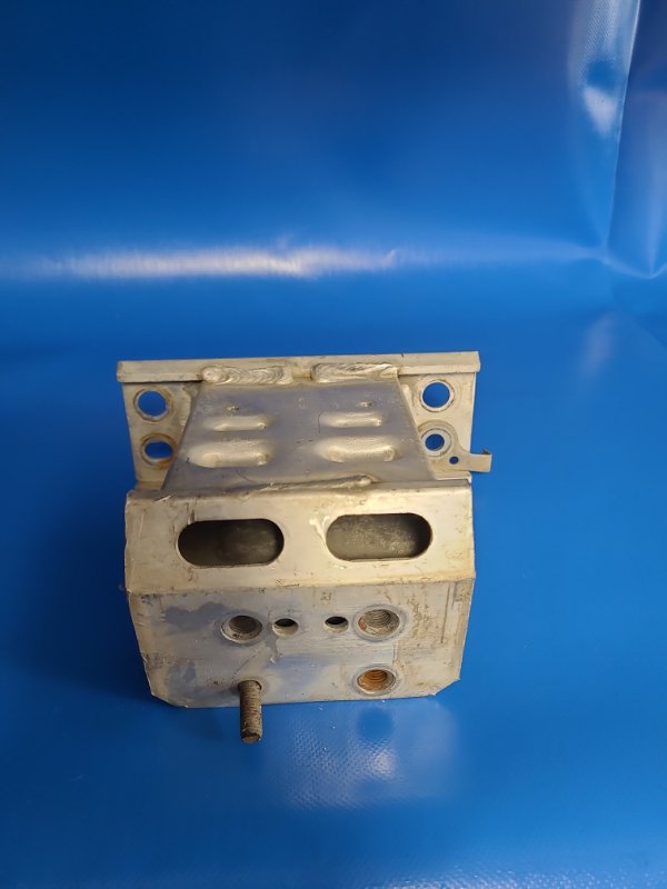 Front bumper reinforcement bracket TOYOTA PRIUS - 30 09-17 Left. Front.