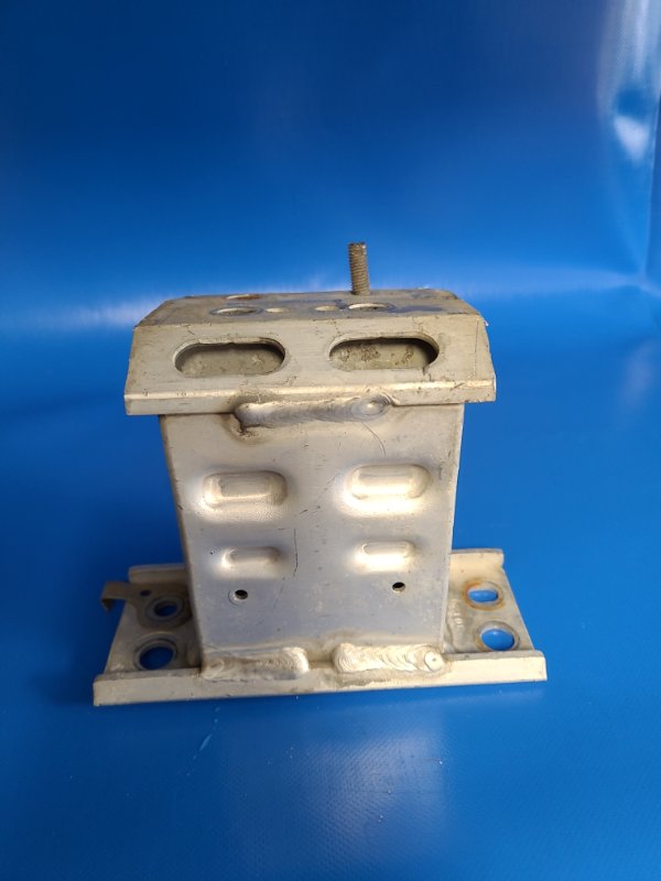 Front bumper reinforcement bracket TOYOTA PRIUS - 30 09-17 Left. Front.