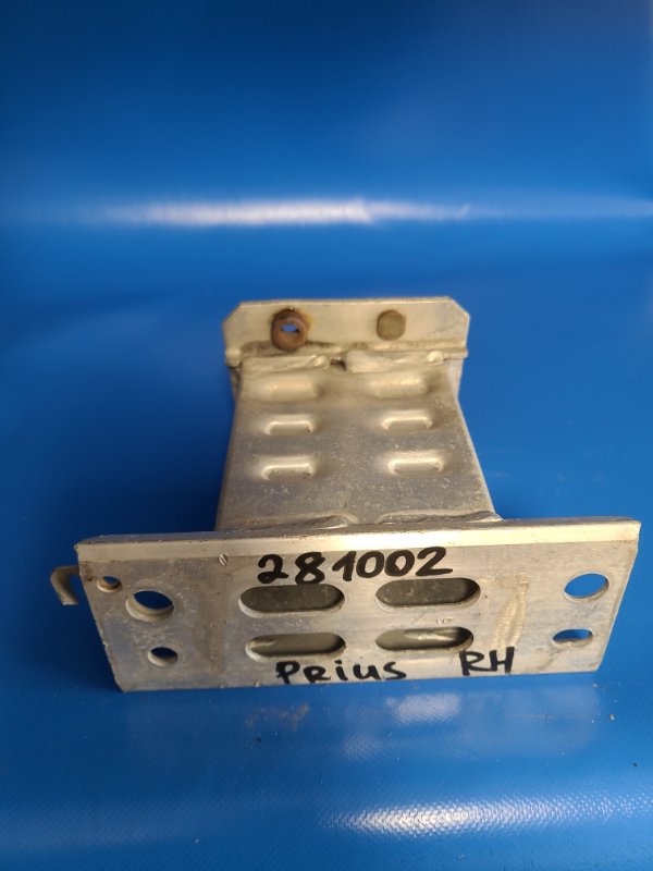 Front bumper reinforcement bracket TOYOTA PRIUS - 30 09-17 Right Front.