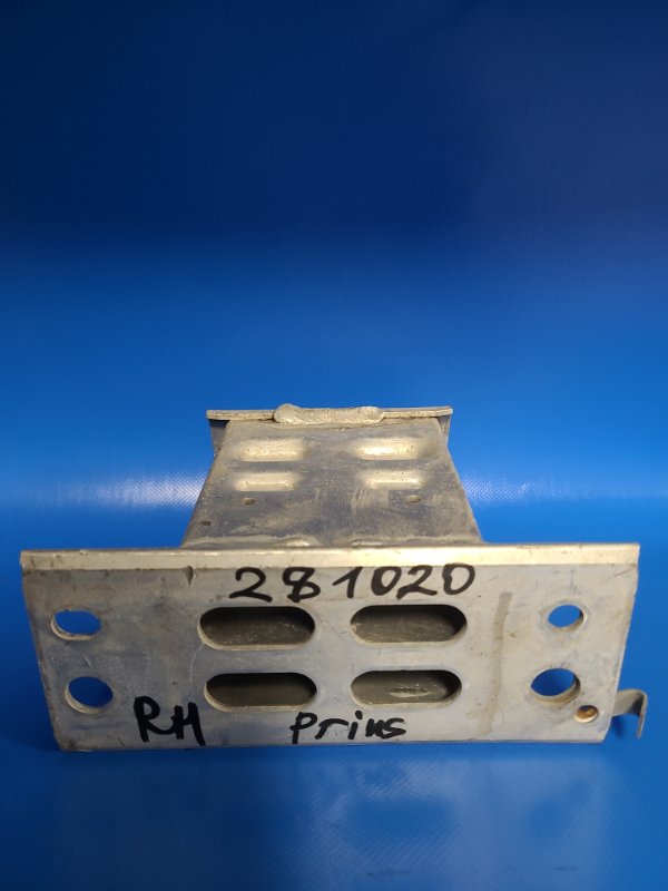 Front bumper reinforcement bracket TOYOTA PRIUS - 30 09-17 Right Front.