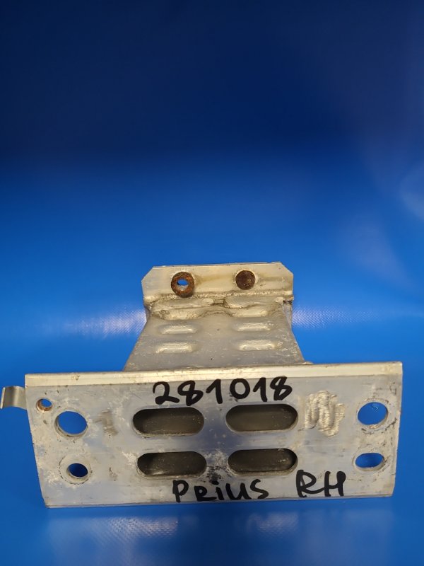 Front bumper reinforcement bracket TOYOTA PRIUS - 30 09-17 Right Front.