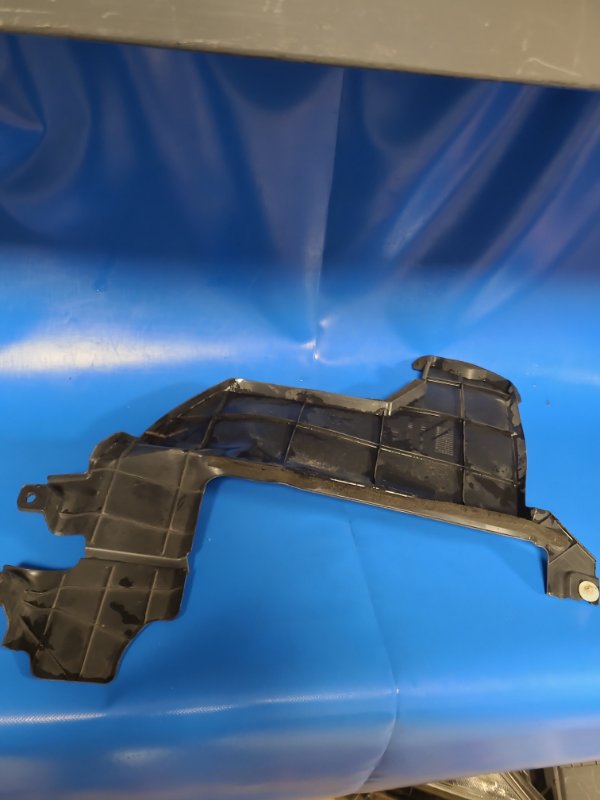 Radiator deflector NISSAN LEAF 10-17 Right.