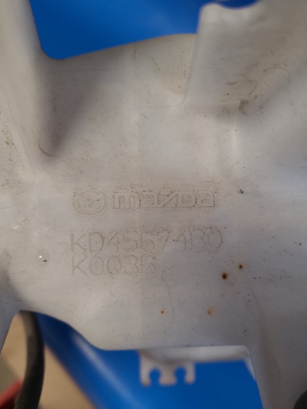 MAZDA CX-5 (KE) 11-17 Windscreen Washer Reservoir