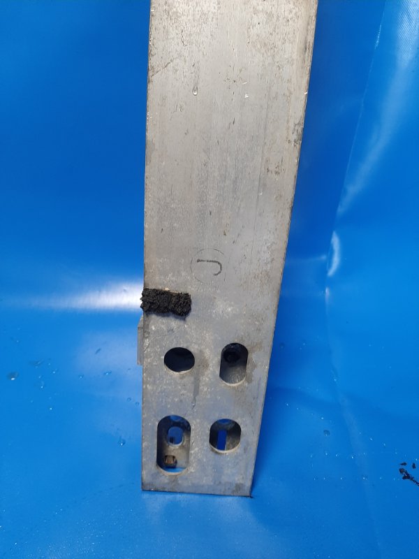 Front bumper reinforcement TOYOTA PRIUS - 30 09-17 Front.