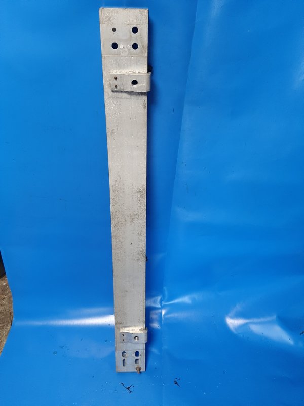 Front bumper reinforcement TOYOTA PRIUS - 30 09-17 Front.