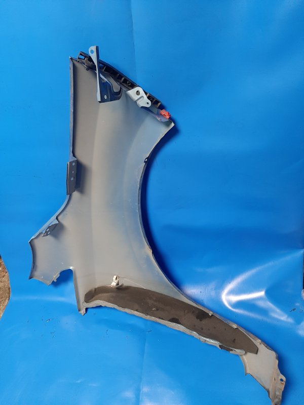 Front wing NISSAN LEAF 10-17 Left.