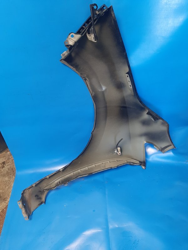 Front wing NISSAN LEAF 10-17 Right.