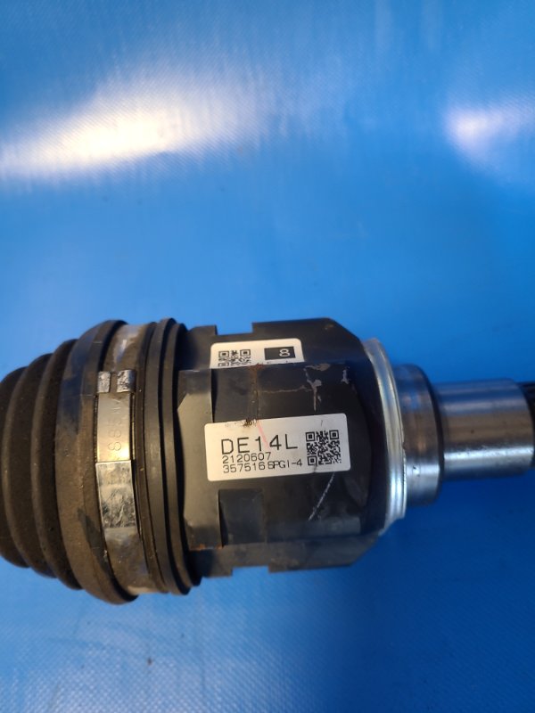 Front-wheel drive TOYOTA PRIUS PLUS 11-14 Left.
