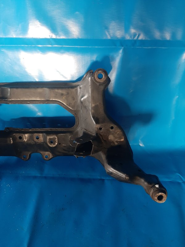 Front suspension beam NISSAN X-TRAIL T30 01-07