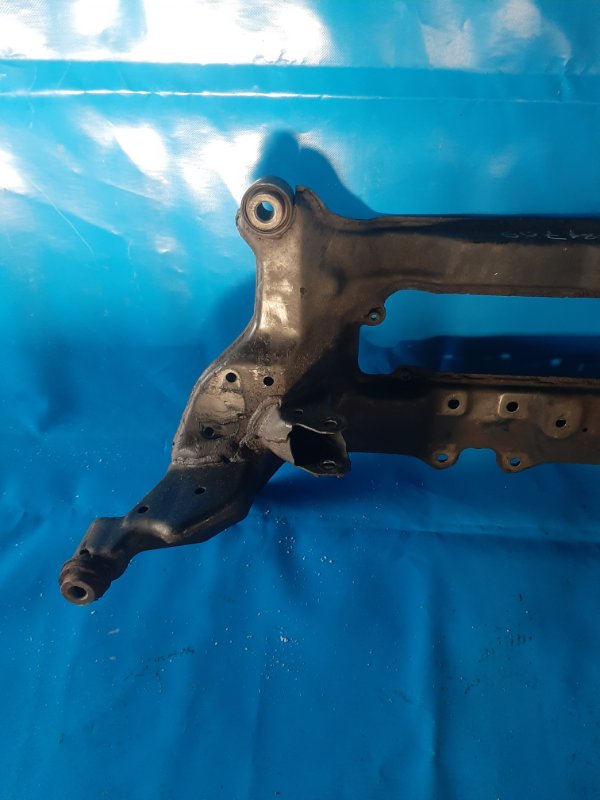 Front suspension beam NISSAN X-TRAIL T30 01-07