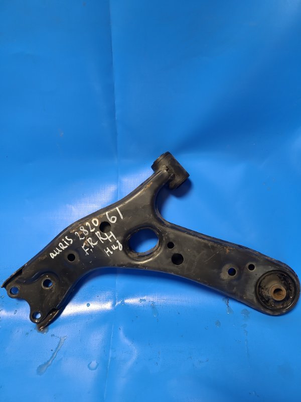 Front suspension lower arm TOYOTA AURIS 06-12 Right. Front.