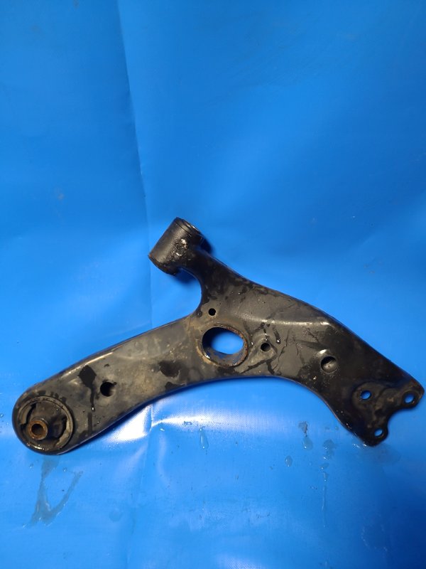 Front suspension lower arm TOYOTA AURIS 06-12 Right. Front.