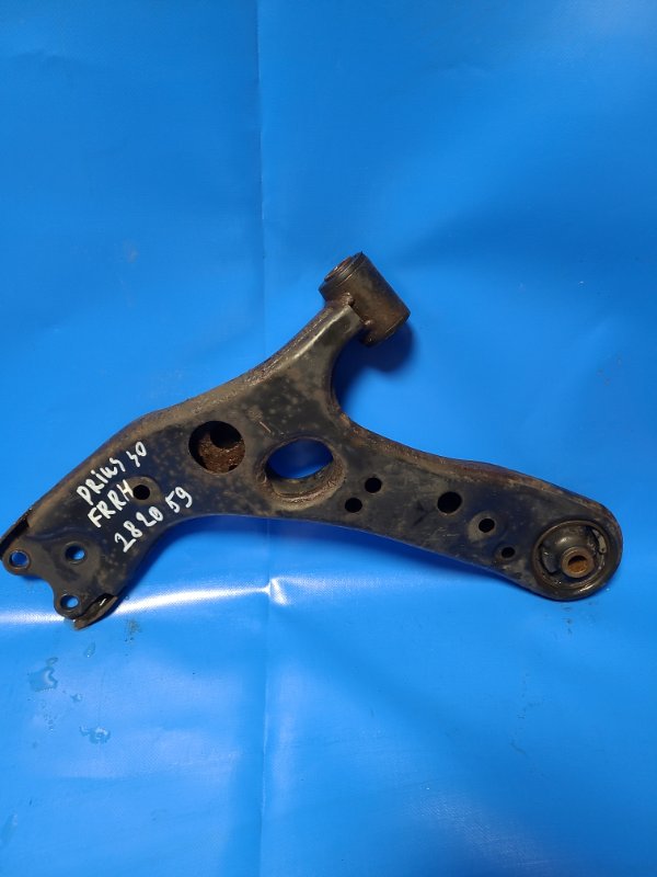 Front lower suspension arm TOYOTA PRIUS - 30 09-17 Right. Front.
