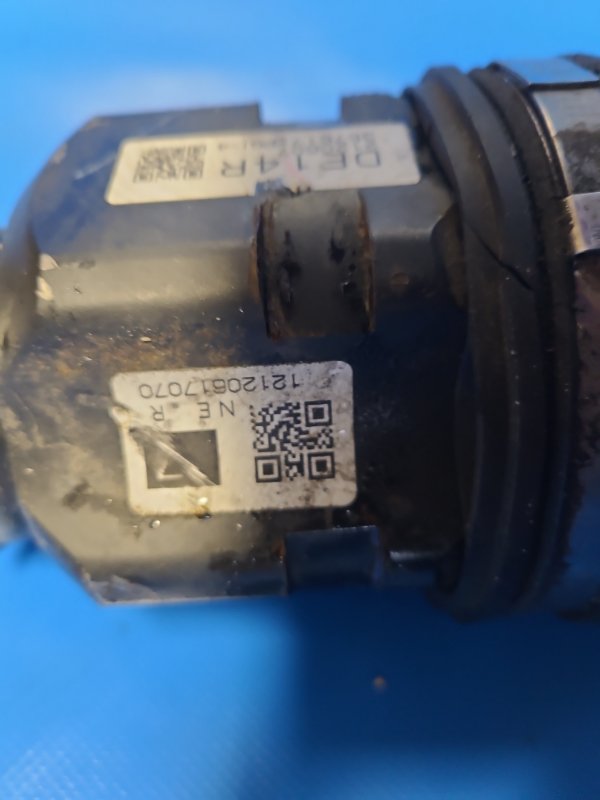 Front-wheel drive TOYOTA PRIUS PLUS 11-14 Right.
