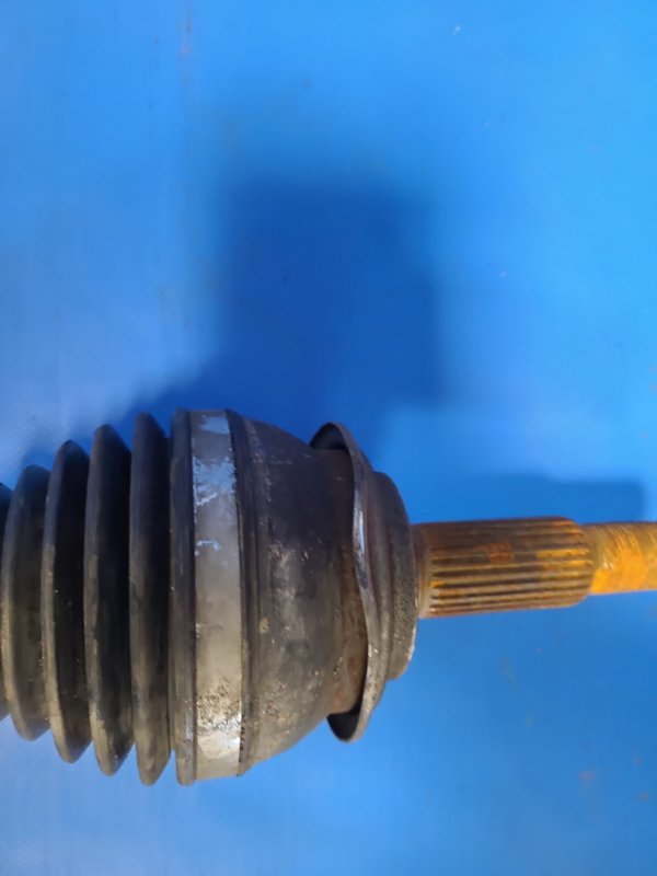 Front-wheel drive TOYOTA PRIUS PLUS 11-14 Right.