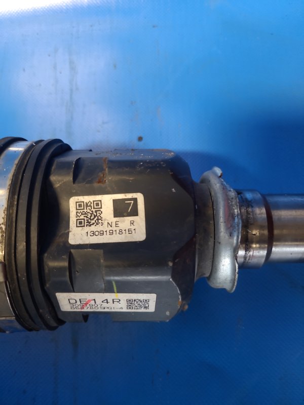 Front-wheel drive TOYOTA PRIUS PLUS 11-14 Right.