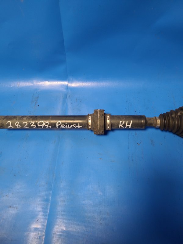 Front-wheel drive TOYOTA PRIUS PLUS 11-14 Right.