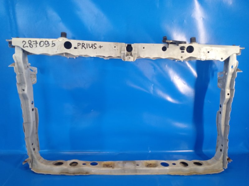 Front of the Toyota Prius Plus 11-14