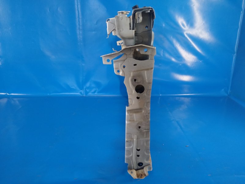 Front of the Toyota Prius Plus 11-14