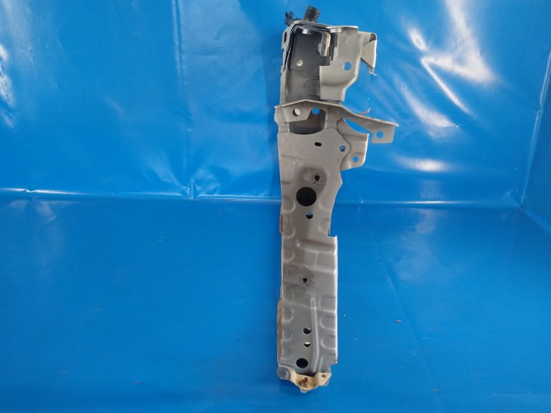 Front of the Toyota Prius Plus 11-14