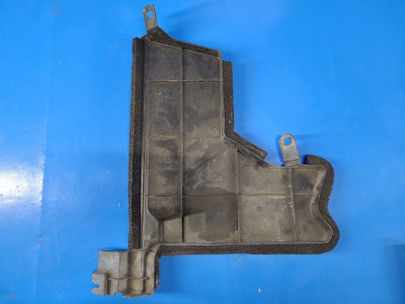 Nissan Leaf 10-17 radiator deflector
