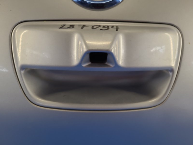 Nissan Leaf 10-17 trunk handle