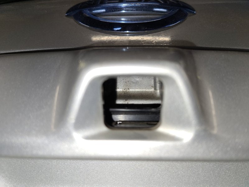 Nissan Leaf 10-17 trunk handle