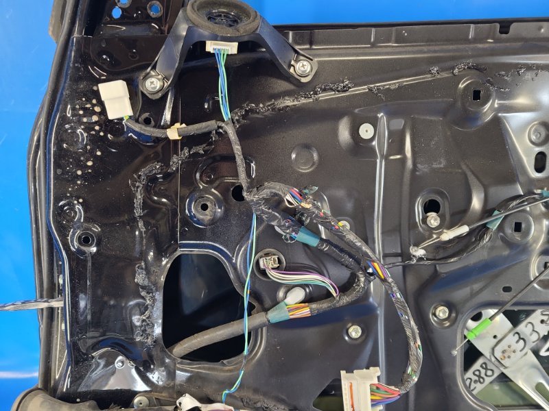 Door TOYOTA RAV4 05-12 Right Front.