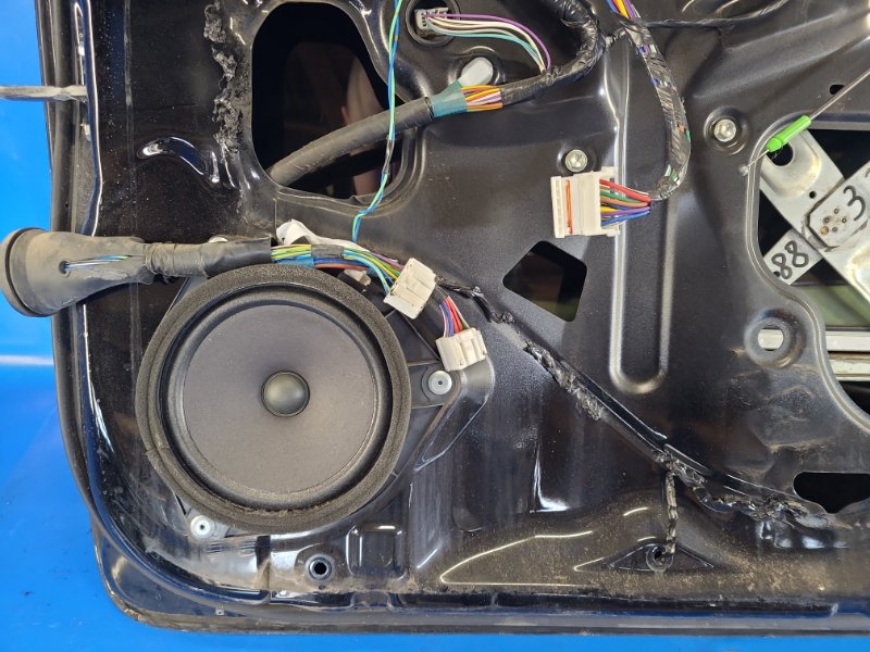 Door TOYOTA RAV4 05-12 Right Front.