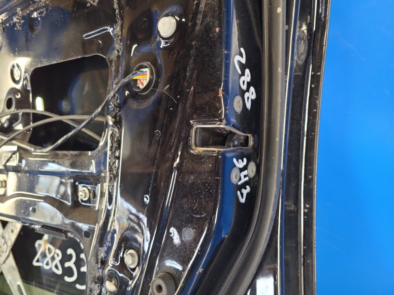 Door TOYOTA RAV4 05-12 Right Front.