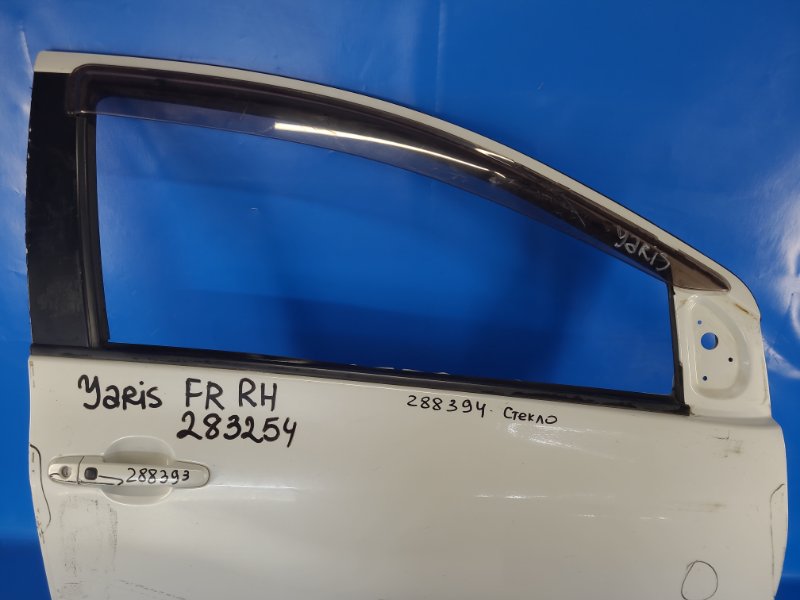 Door glass TOYOTA YARIS 05–11 Right Front.