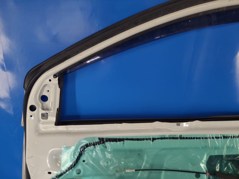 Door TOYOTA YARIS 05–11 Right Front.
