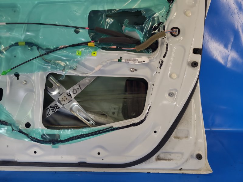 Door TOYOTA YARIS 05–11 Right Front.