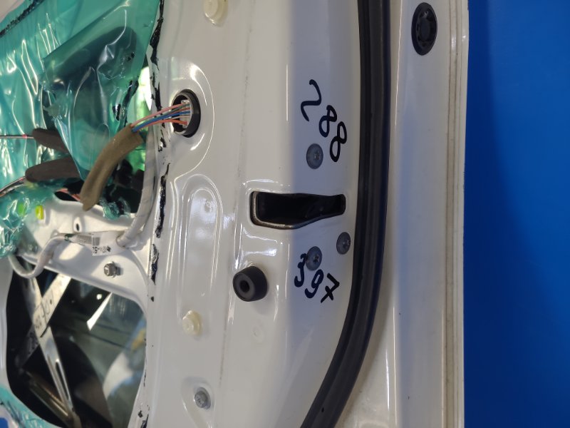 Door TOYOTA YARIS 05–11 Right Front.