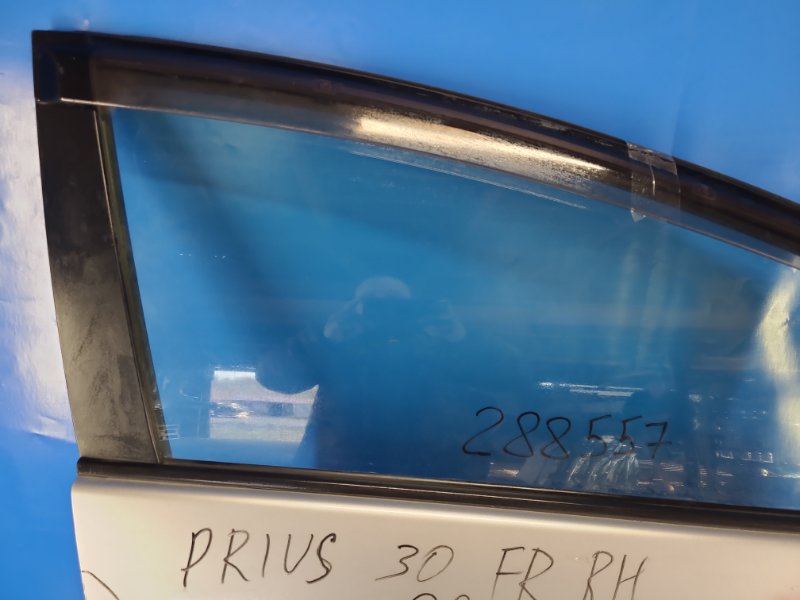 Door TOYOTA PRIUS - 30 09-17 Right Front.