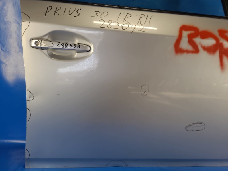 Door TOYOTA PRIUS - 30 09-17 Right Front.