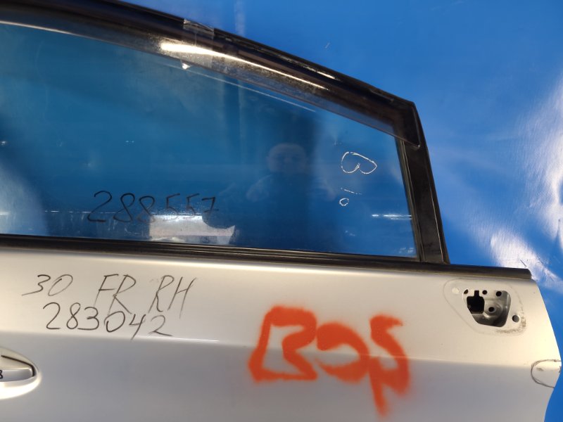 Door TOYOTA PRIUS - 30 09-17 Right Front.