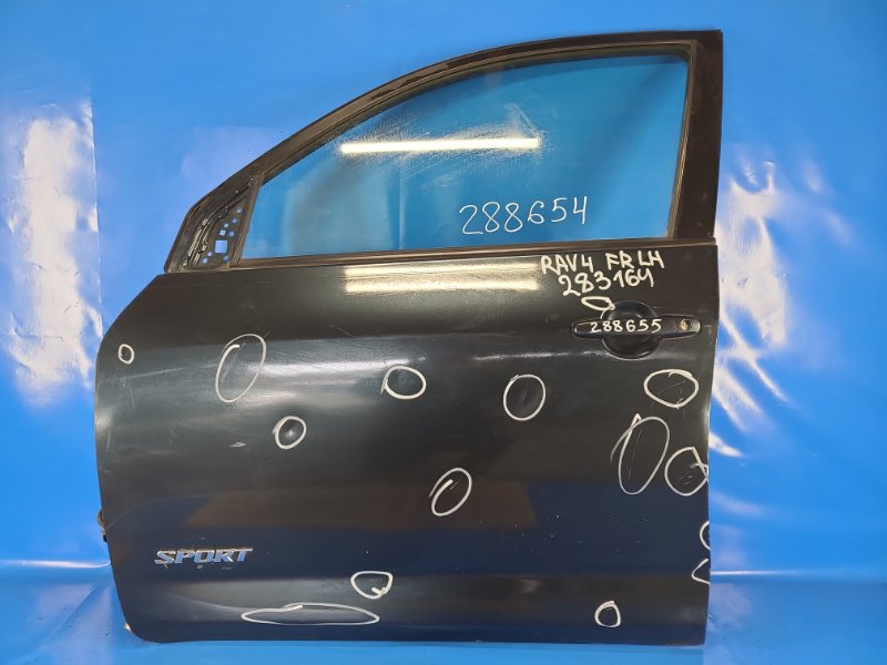 Door TOYOTA RAV4 05-12 Left. Front.