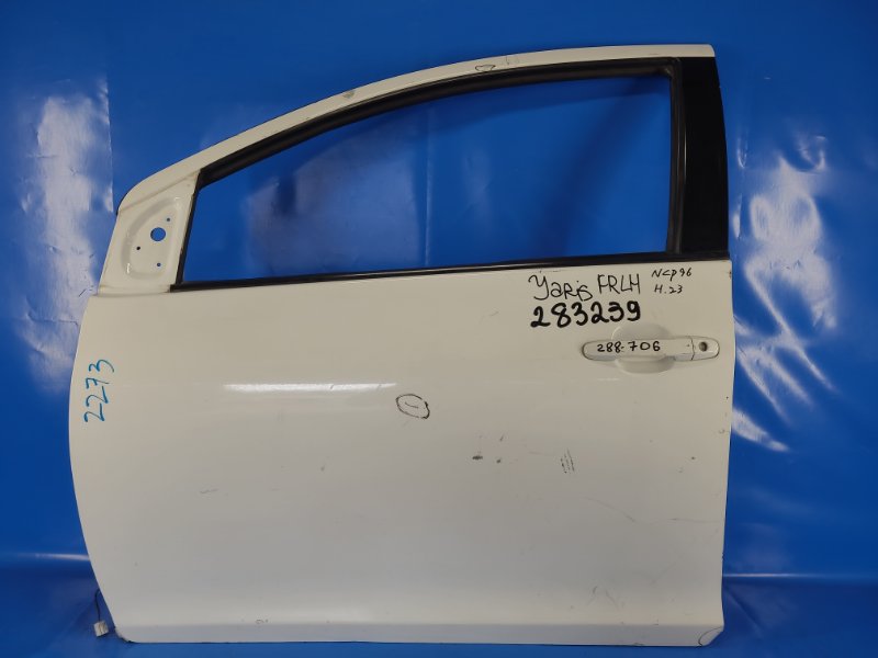 Door TOYOTA YARIS 05–11 Left. Front.