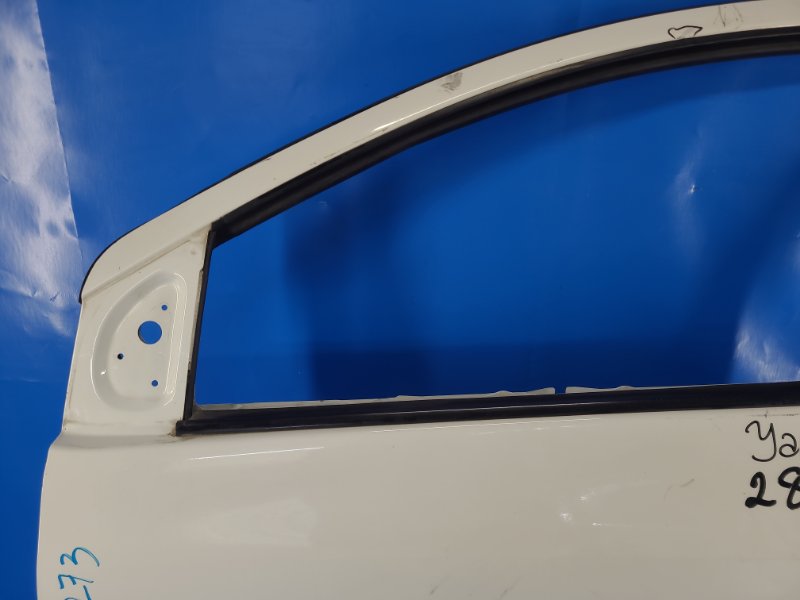Door TOYOTA YARIS 05–11 Left. Front.