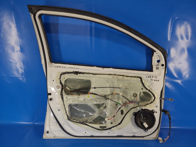Door TOYOTA YARIS 05–11 Left. Front.
