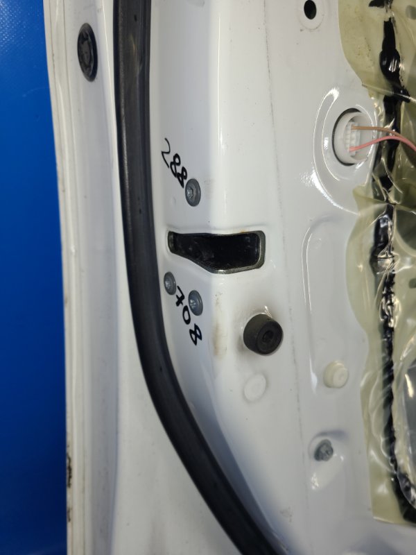 Door lock TOYOTA YARIS 05–11 Left. Front.