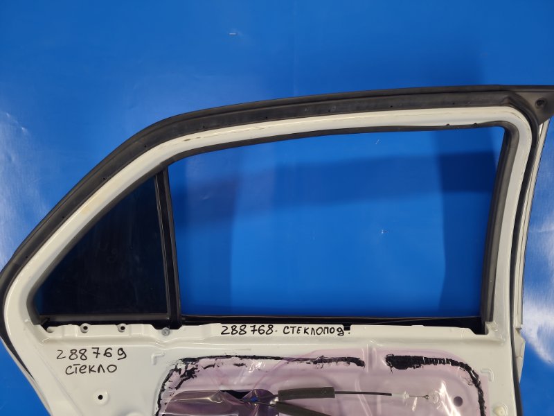 Door TOYOTA YARIS 05–11 Left. Rear.