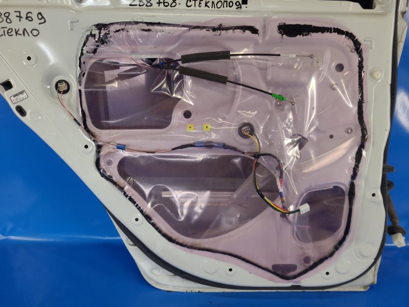 Door TOYOTA YARIS 05–11 Left. Rear.
