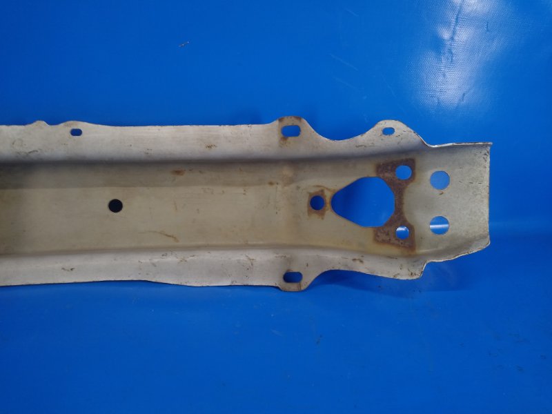 Front bumper reinforcement for Toyota Yaris 11-20